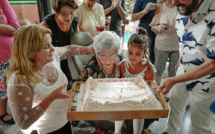 Choyés par leurs proches, les centenaires cubains visent les 120 ans