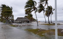 Les vents violents et la forte houle causent des dégâts à Rangiroa et Raroia