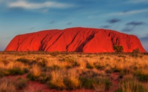 Ruée sur Uluru, le rocher le plus célèbre d'Australie, avant l'interdiction