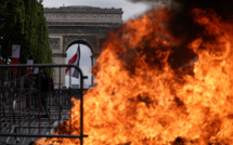 14 juillet: tensions et interpellations après le défilé et les sifflets adressés à Macron