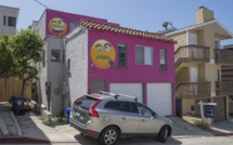 Maison rose bonbon et émoticônes attisent une querelle de voisinage en Californie