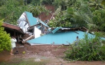 Une maison entièrement ensevelie par une coulée de boue à Raiatea