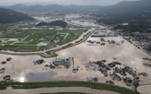 Japon: deux morts dans des pluies abondantes, les appels à évacuer se multiplient