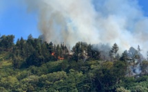 Impressionnant incendie entre Puurai et Pamatai