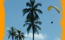 Raiatea: un parapentiste de 72 ans atterrit dans un arbre