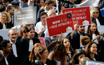 Retraites: les avocats défilent en masse à Paris pour conserver leur régime