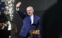 Israël: inculpé, Netanyahu renonce à 3 ministères, reste Premier ministre