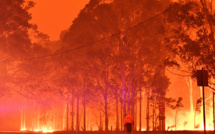 Australie: un pompier meurt en combattant un incendie