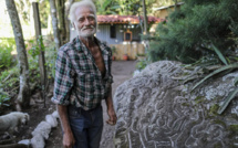 Au Nicaragua, un artiste vit en ermite pour sculpter la montagne