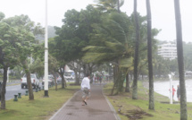 Le cyclone Uesi s’éloigne de la Nouvelle-Calédonie: une blessée