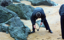 Des boulettes d'hydrocarbure sur plusieurs plages de Loire-Atlantique