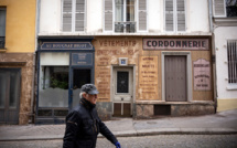 Depuis le confinement, un décor de cinéma fige un coin de Paris sous l'Occupation
