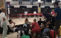 ​Des passagers bloqués à Paris comme à Tahiti