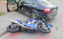 Une moto percute une voiture sur la route de Papara