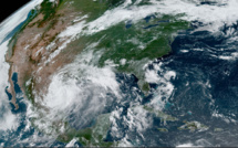 Hanna, rétrogradé en tempête tropicale, passe sur le Texas en pleine pandémie