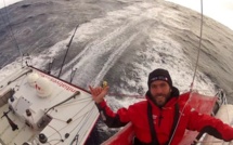 Secoué dans le Pacifique, le skipper Tanguy De Lamotte rêve de la Polynésie