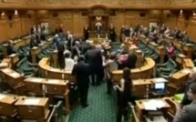 Mariage gay en Nouvelle-Zélande: chant maori et éclats de rire pour les députés