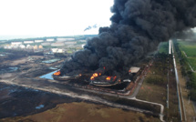 Vaste incendie dans une raffinerie en Indonésie