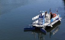 L'ONG du navigateur Bourgnon présente un bateau de dépollution plastique fluviale
