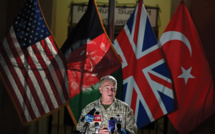 Les Etats-Unis menacent les talibans de poursuivre leurs frappes aériennes en Afghanistan