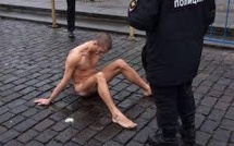 Enquête contre un Russe qui a cloué ses organes génitaux sur la place Rouge