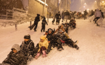 Chutes de neige: le trafic aérien suspendu à Istanbul, des automobilistes bloqués à Athènes