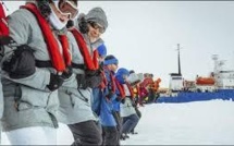Antarctique: les passagers secourus font route vers l'Australie