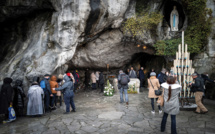 A Lourdes, des milliers fidèles au rendez-vous pour la réouverture de la grotte