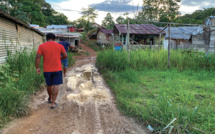 Dans l'ouest de la Guyane noyé sous les eaux, un pont aérien pour les populations