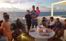 Amanu : les enfants de l'atoll invités à bord d'un yacht