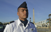 Fierté mā'ohi sur les Champs-Élysées