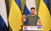 Ukraine: six morts dans une frappe russe dans l'est, l'UE veut renforcer les sanctions contre Moscou