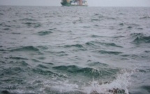 Un bateau de glace fond dans la Manche