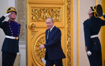 "Dieu vous a placé au pouvoir": Poutine sous une pluie d'éloges pour ses 70 ans