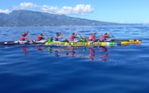 Les rameurs de Moorea courent pour la Hawaiki Nui