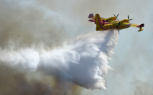 Feux de forêt: Macron annonce une "stratégie nouvelle", des moyens et des Canadair supplémentaires