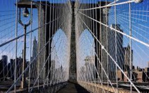 New York : un touriste russe arrêté pour avoir grimpé en haut du pont de Brooklyn