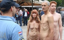 Trois artistes suisses arrêtés en Croatie pour avoir défilé nus