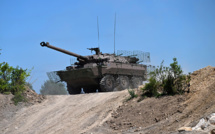 La France promet à l'Ukraine des chars de combat légers, une première