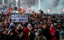 Après une mobilisation massive, l'exécutif toujours résolu à réformer les retraites