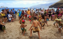 1ere Beach Party sur la plage de sable blanc de Kokuu à Tahuata : Une réussite!