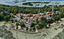 "Justice climatique": une petite île indonésienne menacée se mesure au géant mondial du ciment