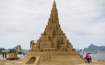 Brésil: un château de sable géant pour le livre des records