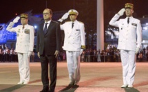 Défilé "bleu, blanc, rouge" à Nouméa lors la visite de François Hollande