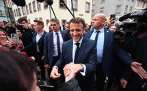"Les casseroles ne feront pas avancer la France", dit Macron en Alsace