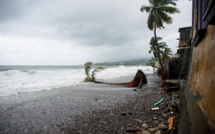 La tempête Bret s'éloigne de la Martinique, un catamaran naufragé
