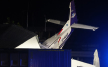 Un petit avion s'écrase sur un hangar en Pologne: cinq morts