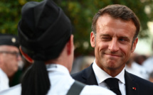 A Bormes-les-Mimosas, l'avertissement de Macron aux jeunes contre le "chaos" et la "désunion"
