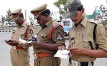 Inde: quatre policiers escortant un meurtrier détenu passent par la case bordel