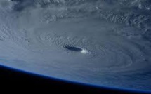 Le super-typhon Maysak faiblit à l'approche des Philippines